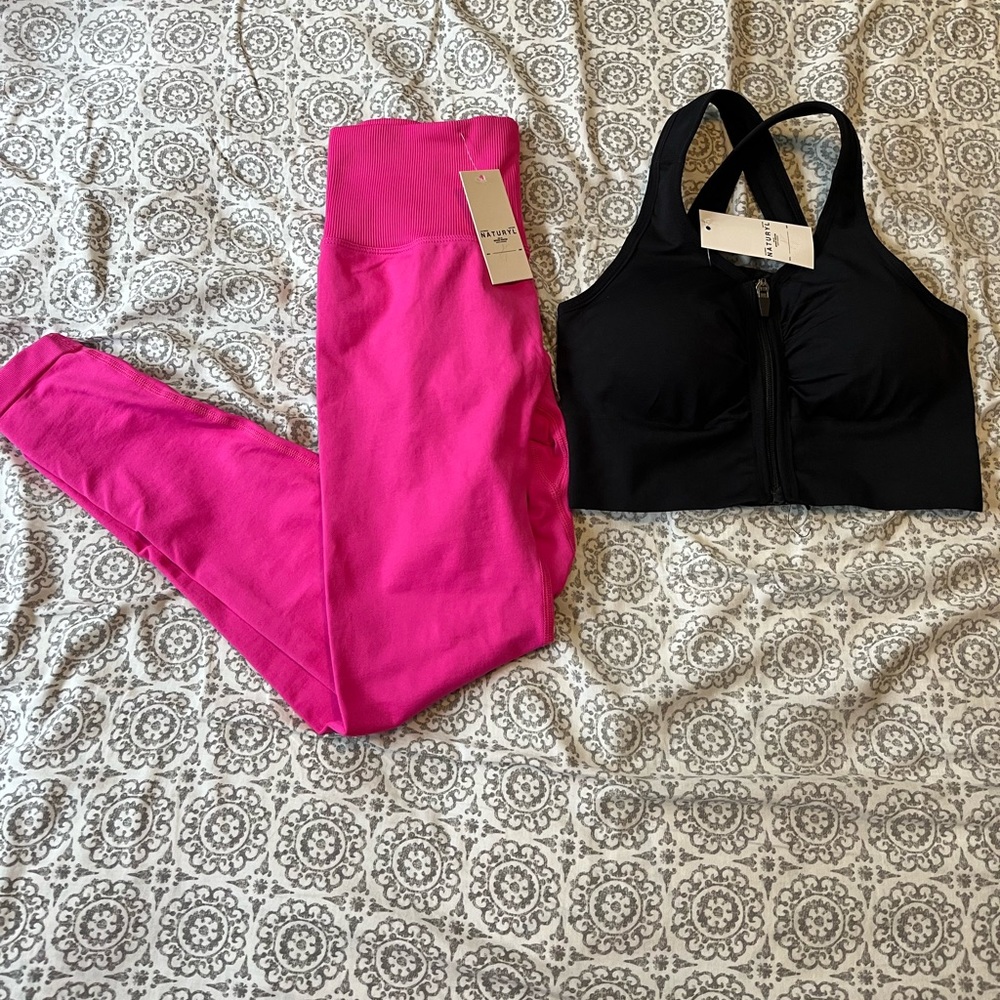 NATURYL Niykee Heaton sports bra (medium) and leggings (small) NWT